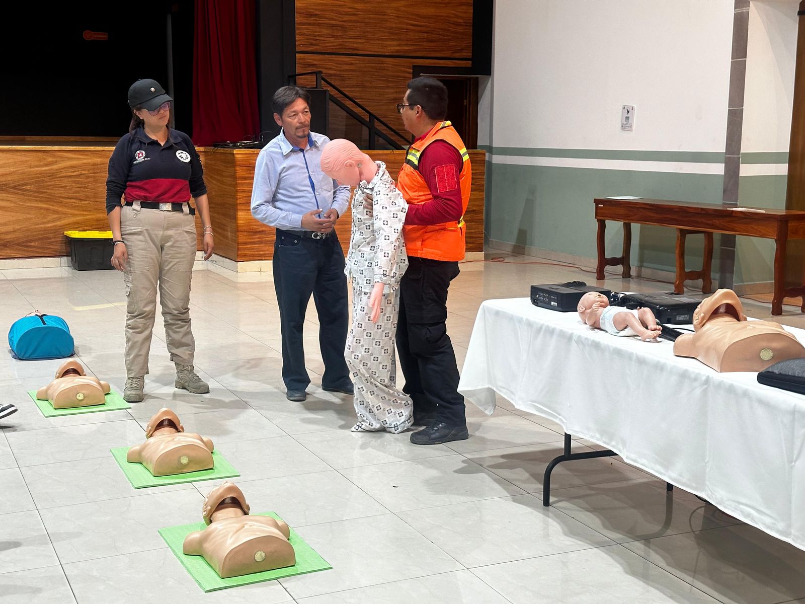 Capacita Protección Civil de Huamantla a personal del Ayuntamiento con curso de primeros auxilios